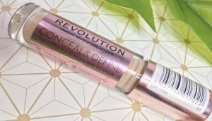 conceal and define makeup revolution corrector clon shape tape tarte 4